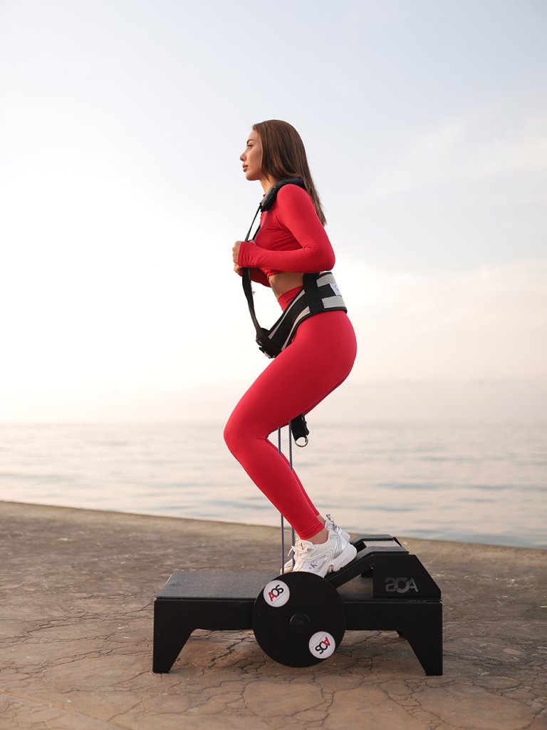 AOS Eco Pro Flywheel (Isoinertial) Antrenman ve Rehabilitasyon Sistemi 11 AOS Eco Pro ile yelekli squat egzersizi
